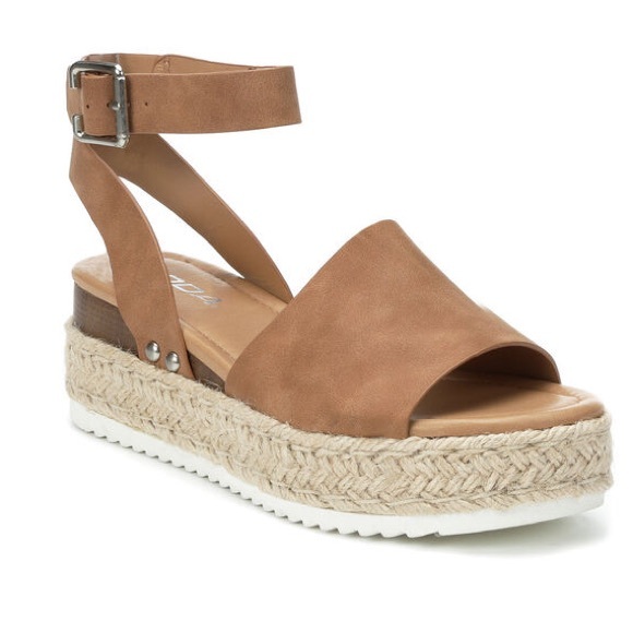 Soda Shoes - NIB🆕 Soda Topic Platform Sandals in Tan Nubuck Size 5.5